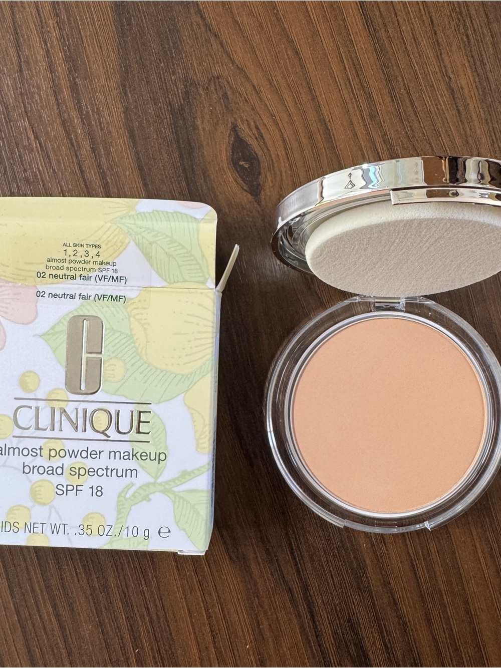 Clinique Lightweight Almost Powder Foundation 02 Neutral Fair SPF18 Oil-Free 10g